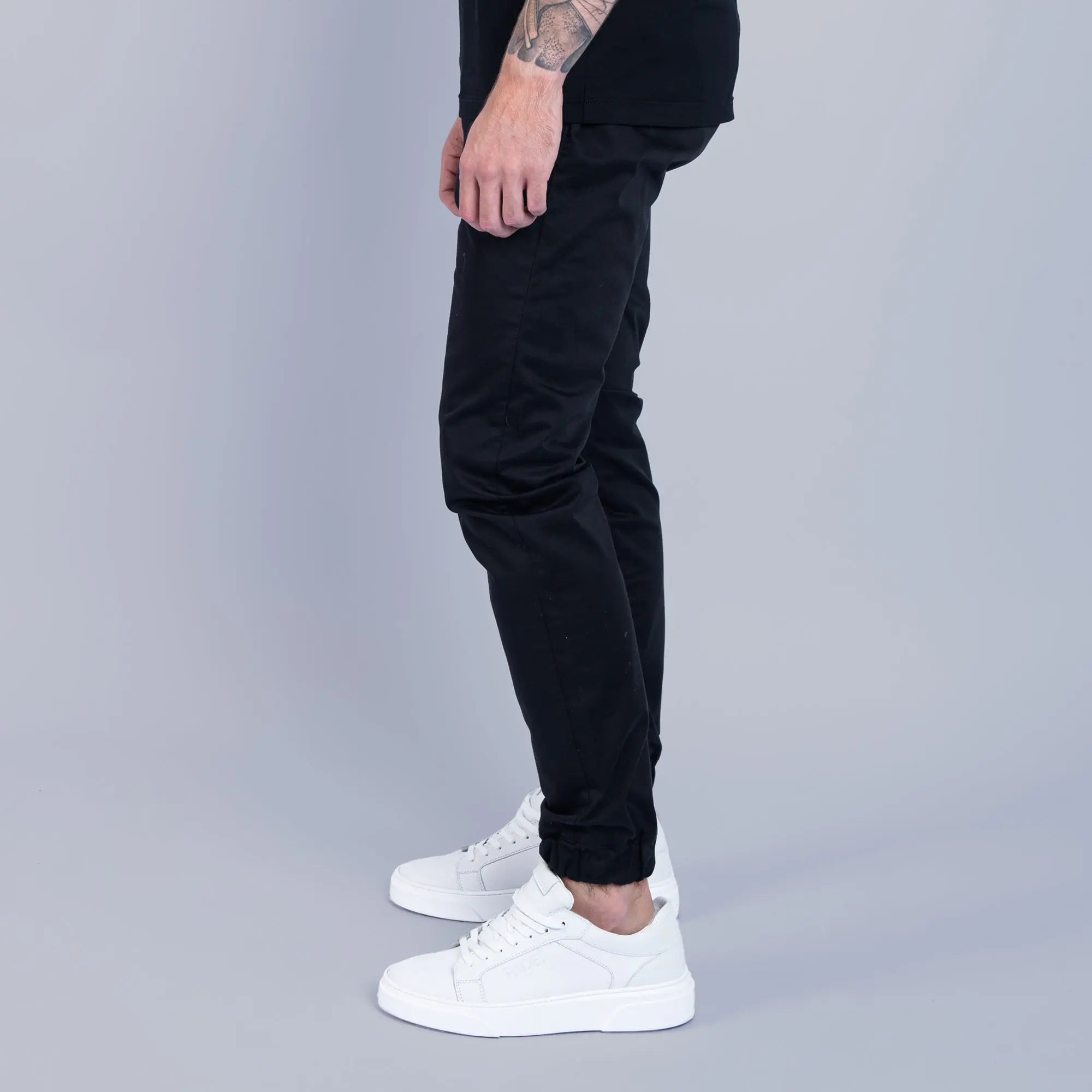 Essential Cuffed Jogger Black - FADE