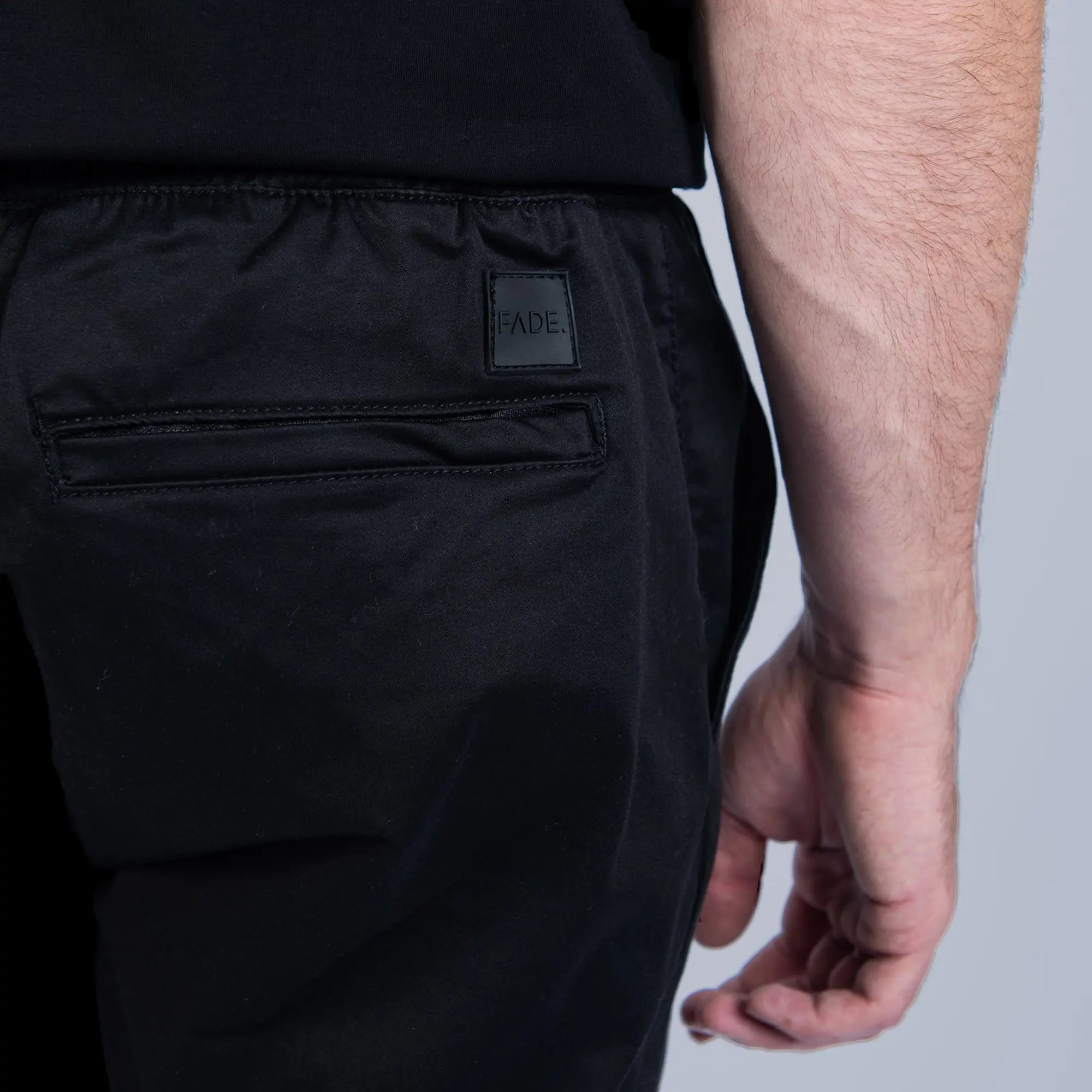 Essential Cuffed Jogger Black - FADE