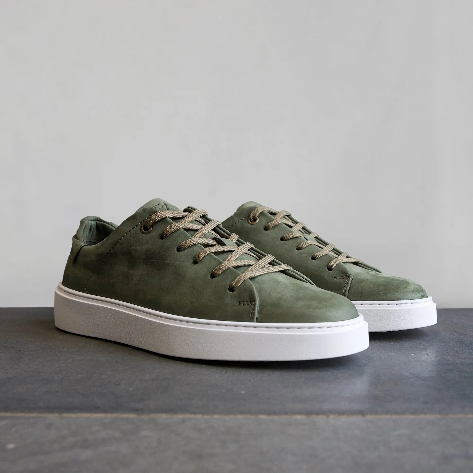 Essential Sneaker Green - FADE