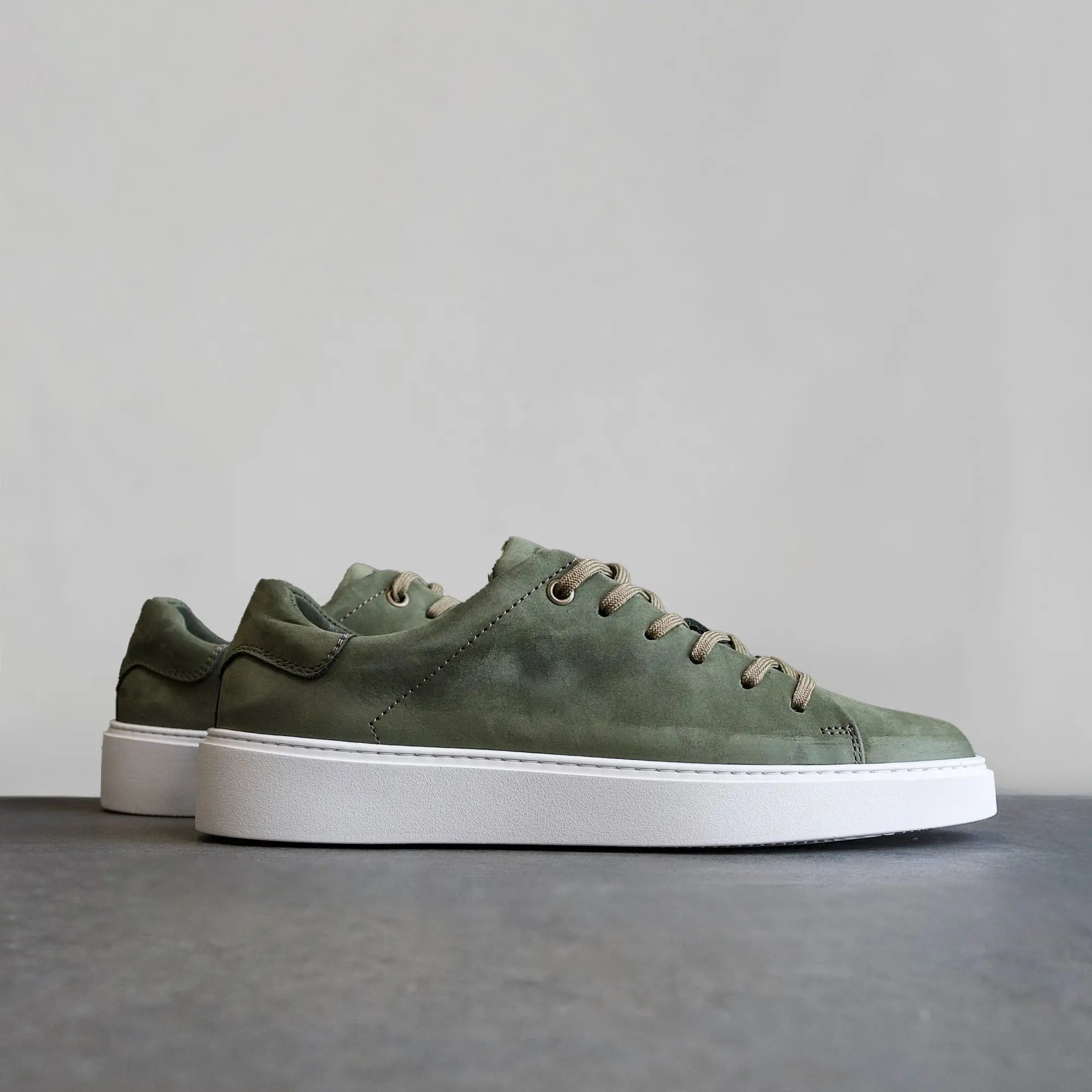 Essential Sneaker Green - FADE