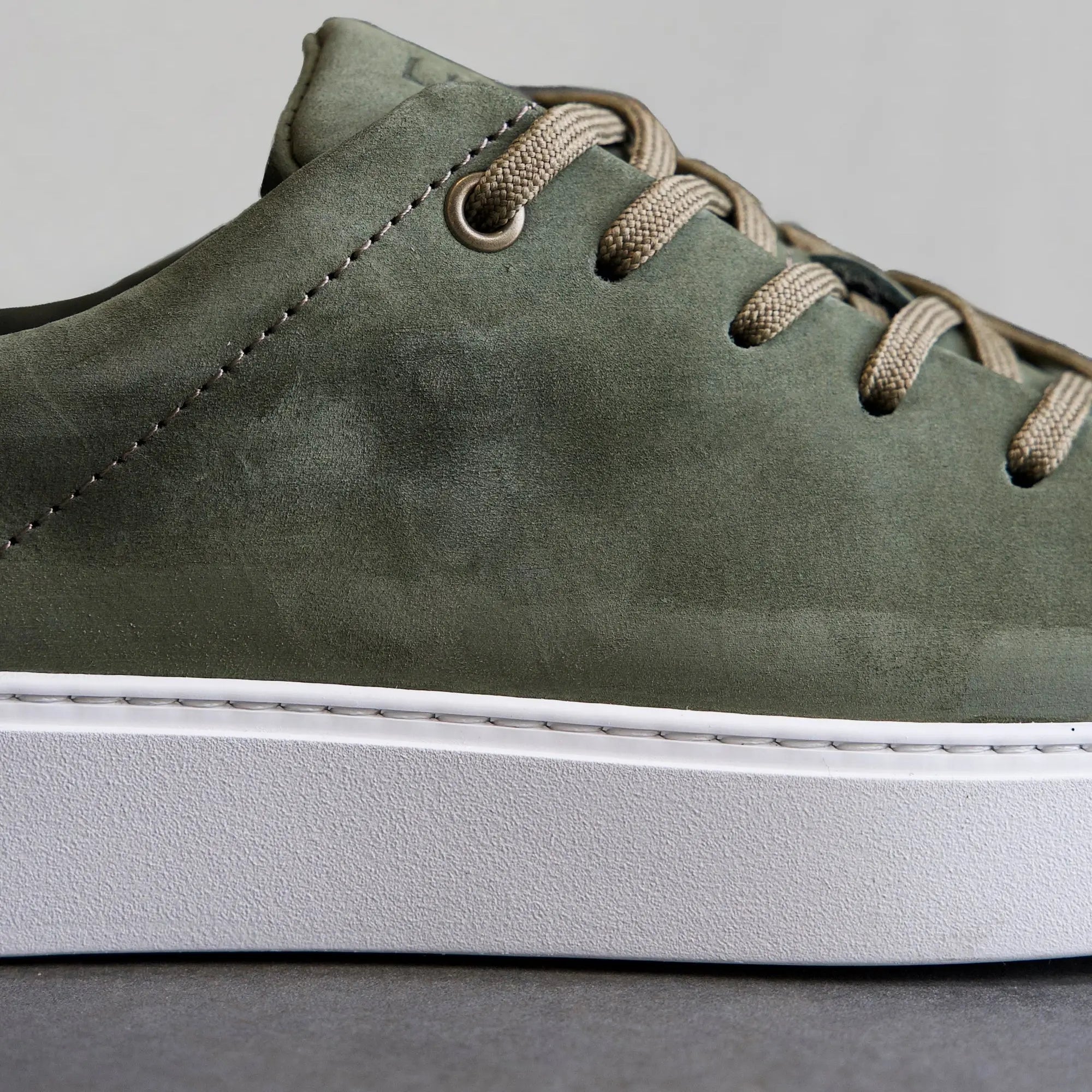Essential Sneaker Green - FADE