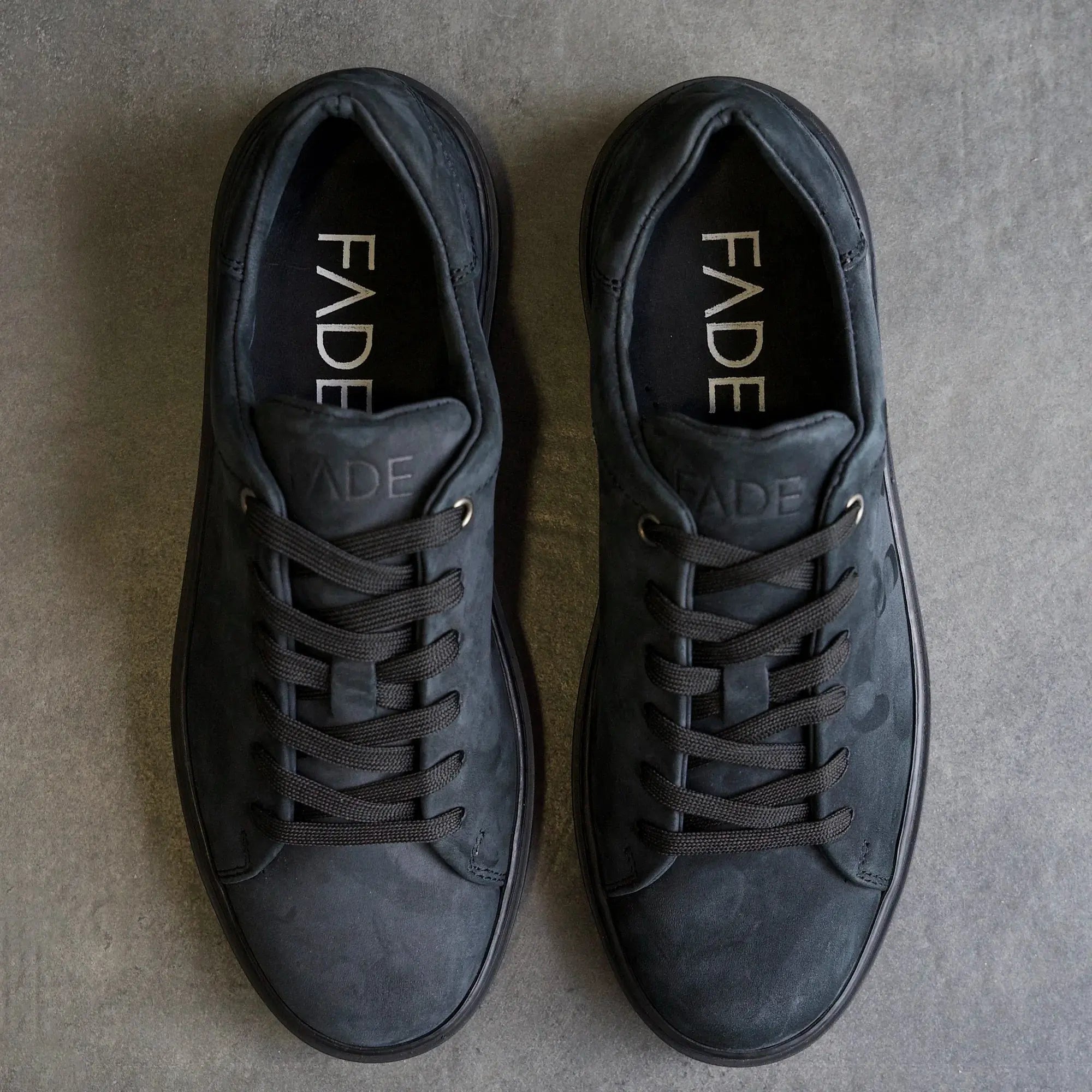 Essential Sneaker Nubuck Black - FADE