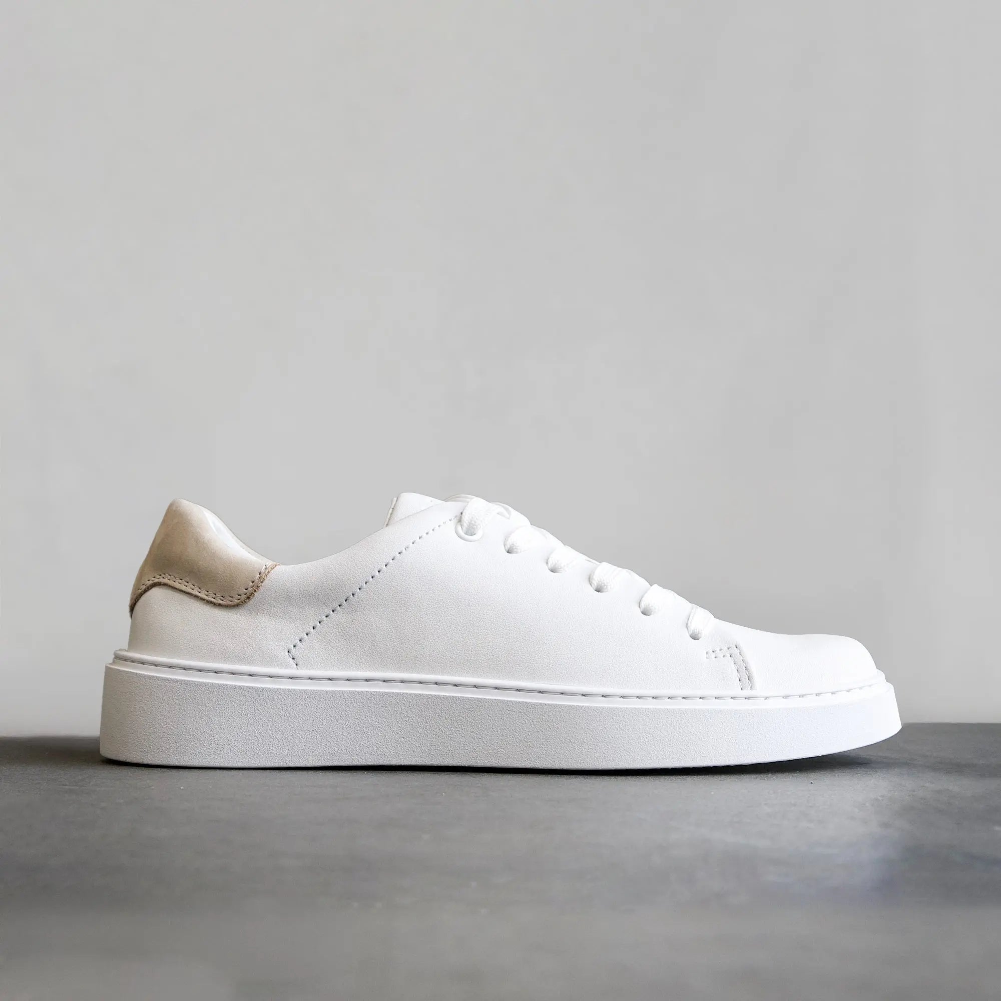 Essential Sneaker White - FADE