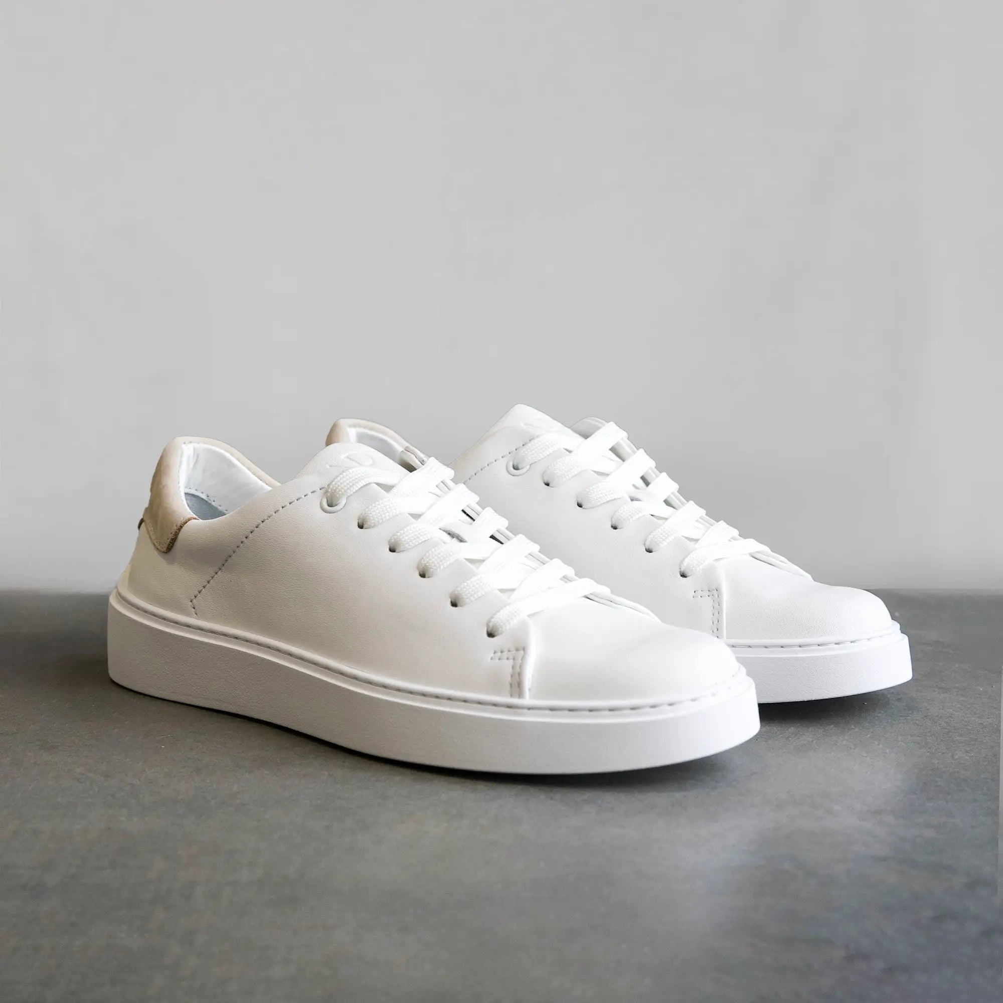 Essential Sneaker White - FADE