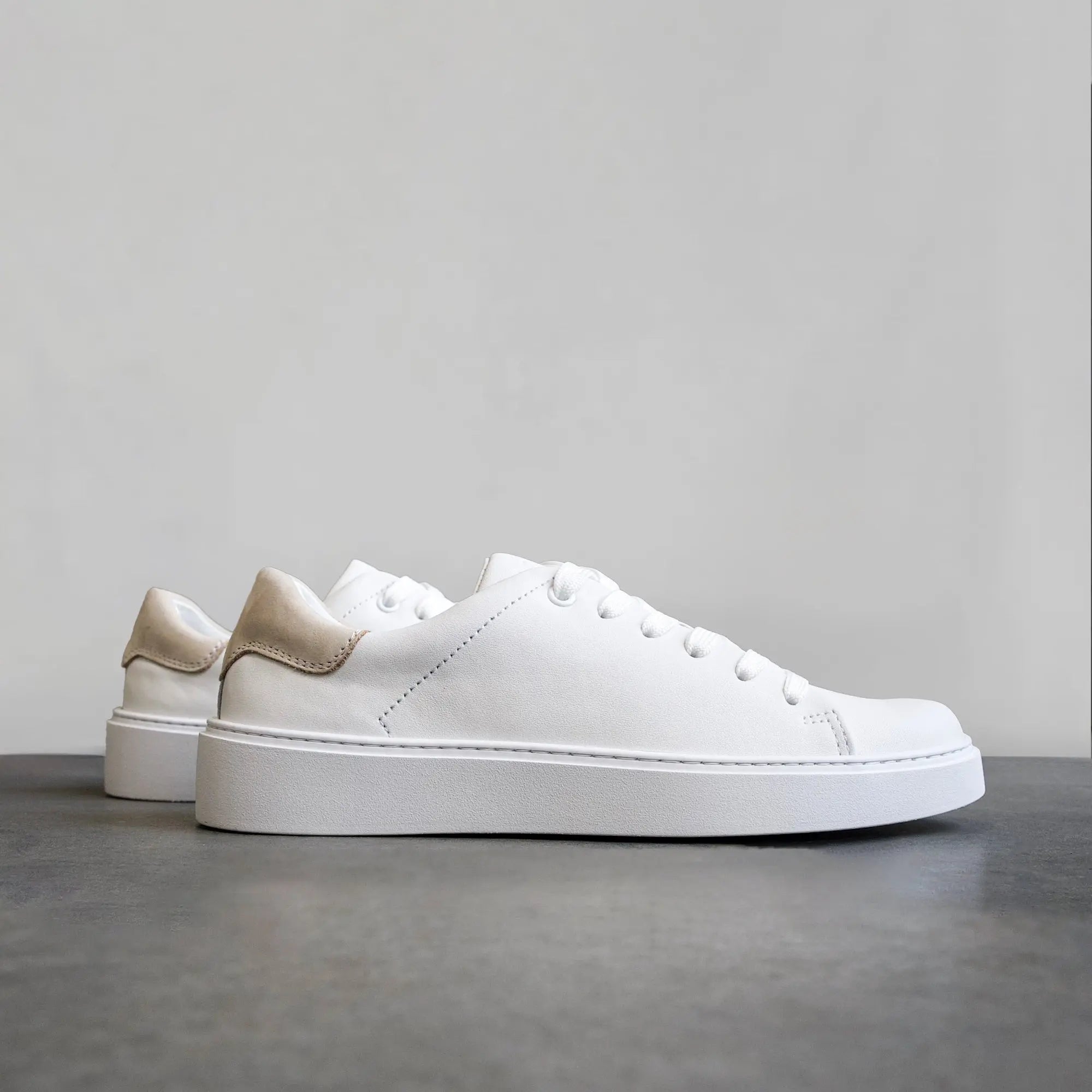Essential Sneaker White - FADE