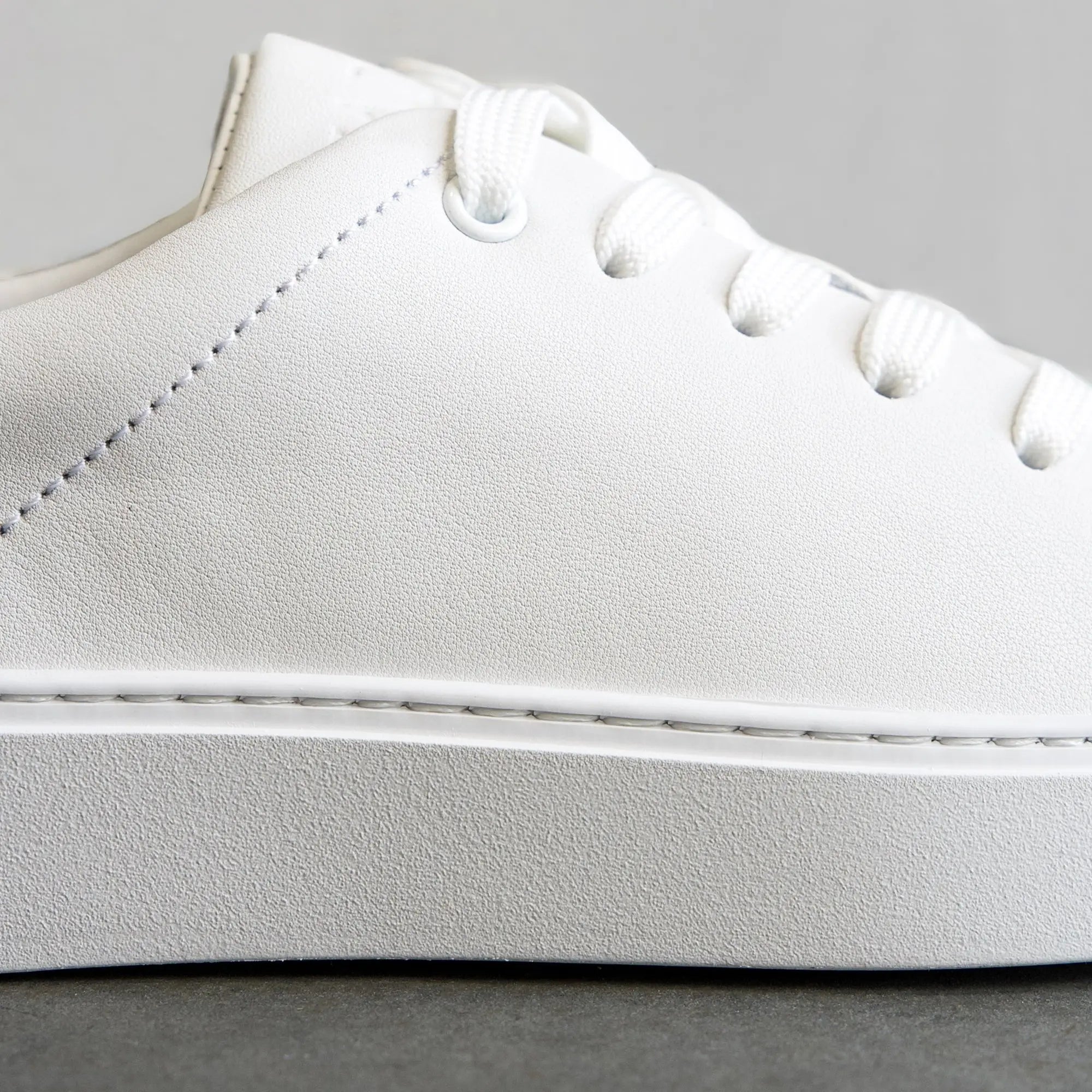 Essential Sneaker White - FADE