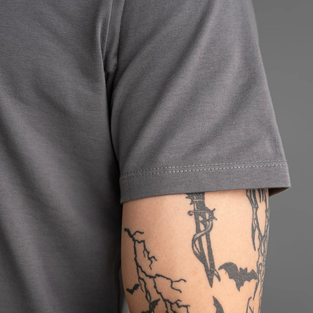 Essential T-Shirt V-Neck Grey - FADE