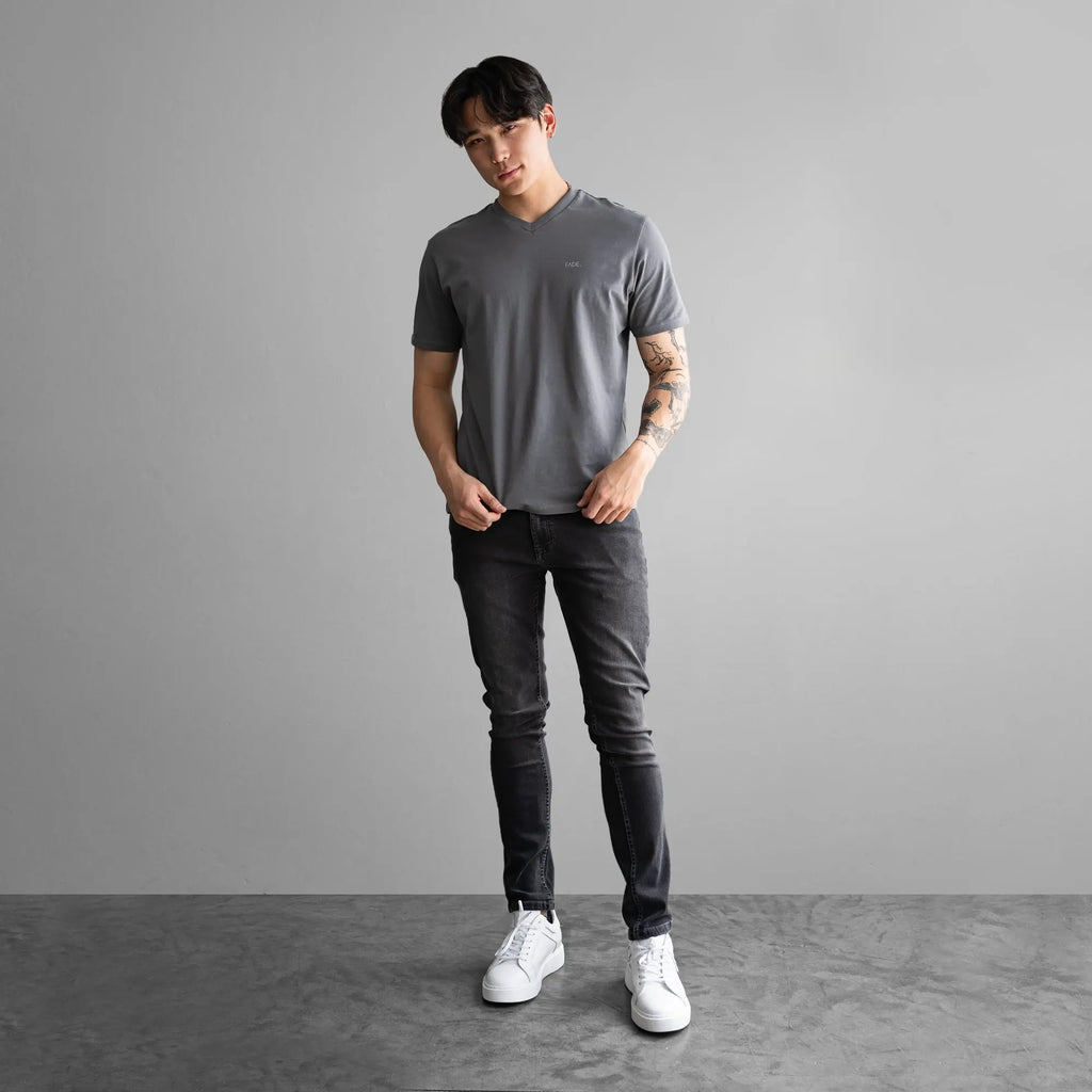 Essential T-Shirt V-Neck Grey - FADE
