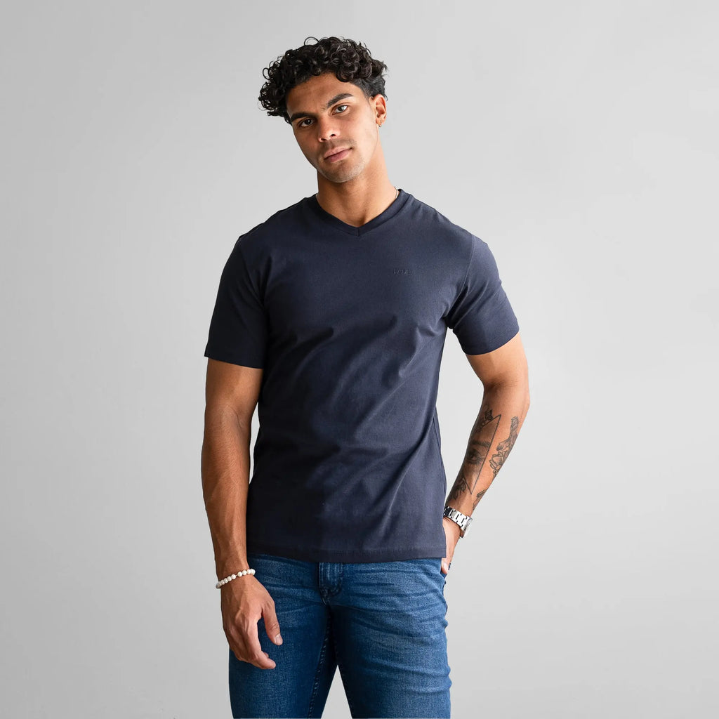 Essential T-Shirt V-Neck Navy - FADE