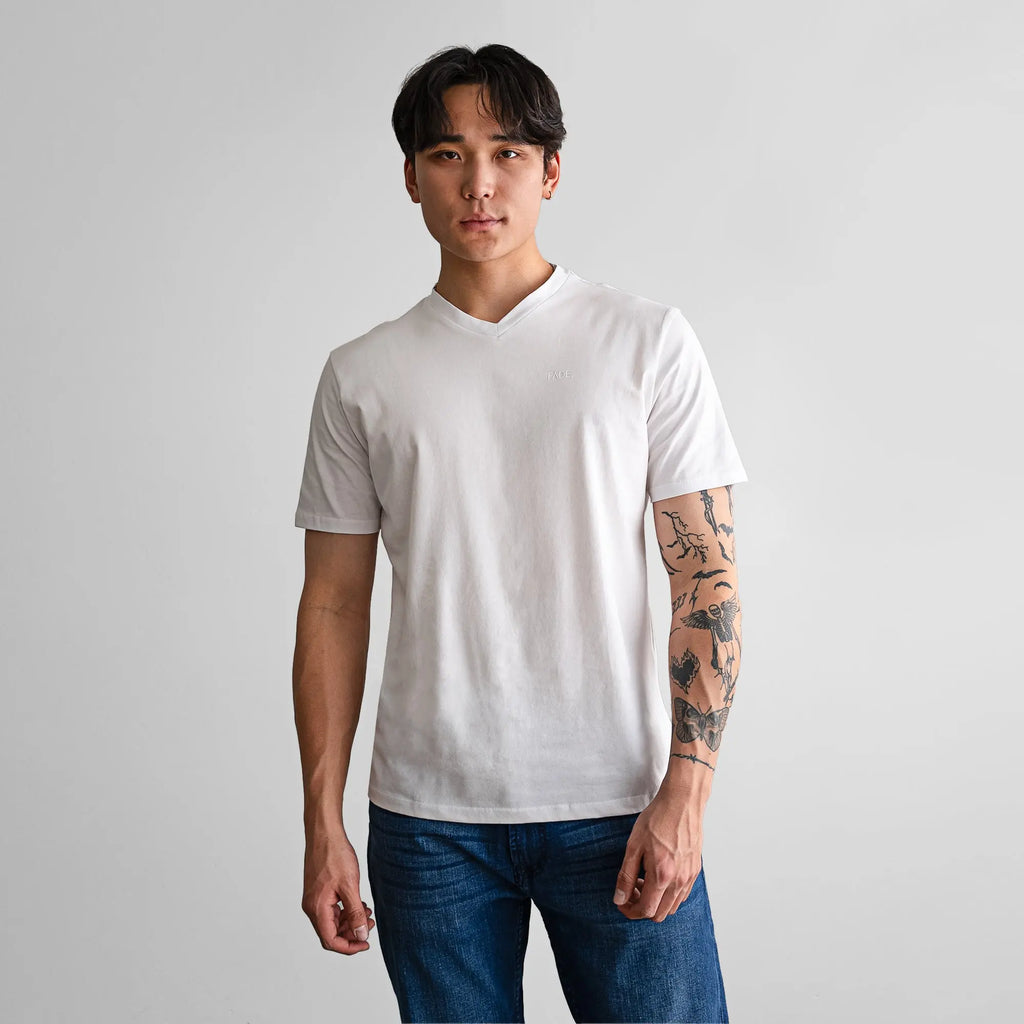 Essential T-Shirt V-Neck White - FADE