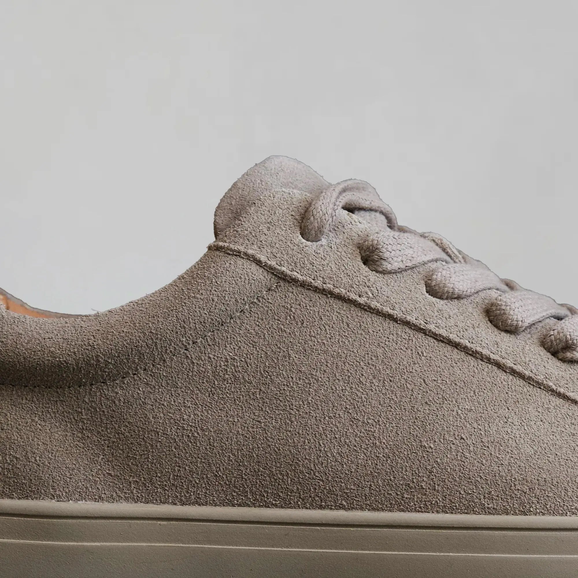 FF12 Essential Sneaker Suede Taupe - FADE