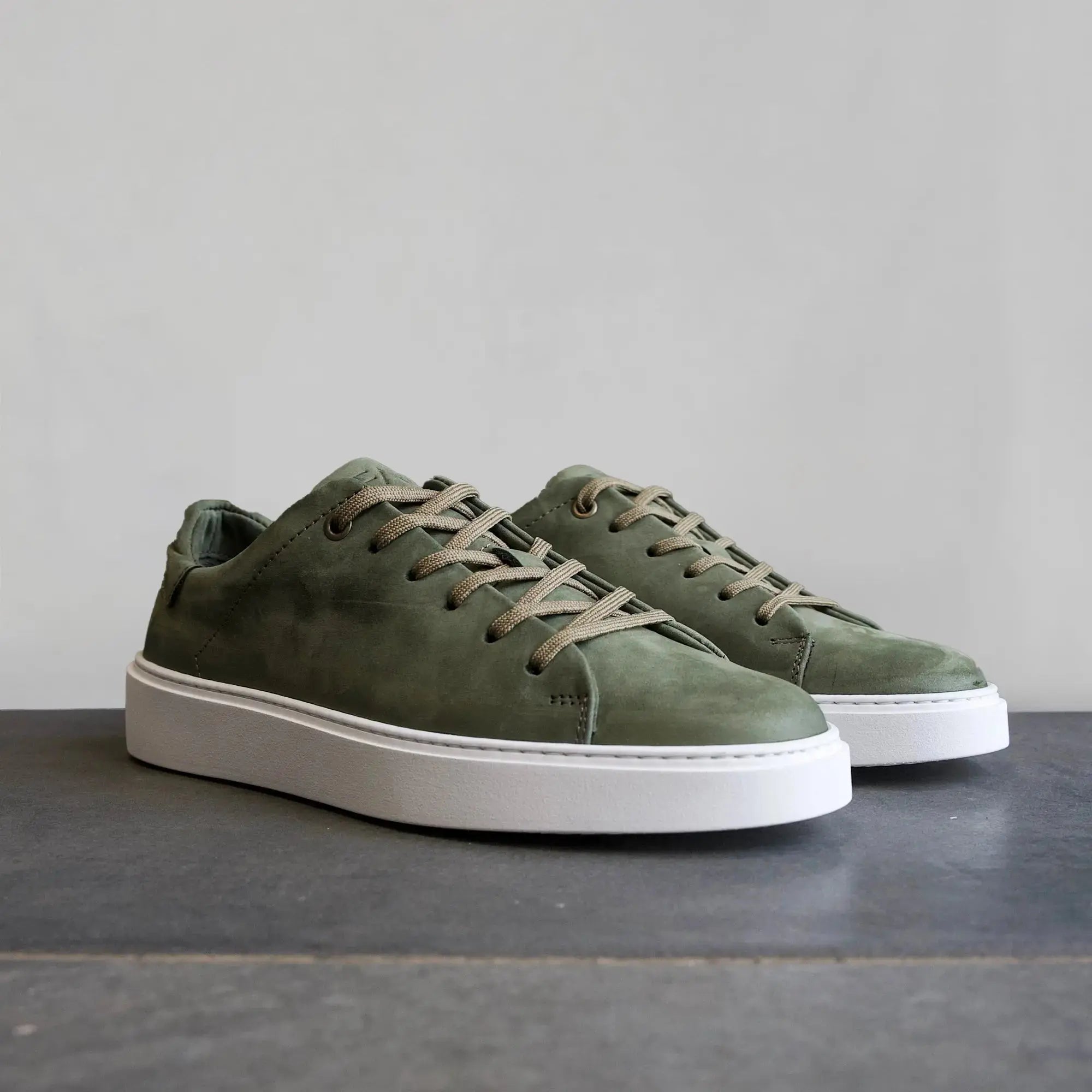 Essential Sneaker Green - FADE