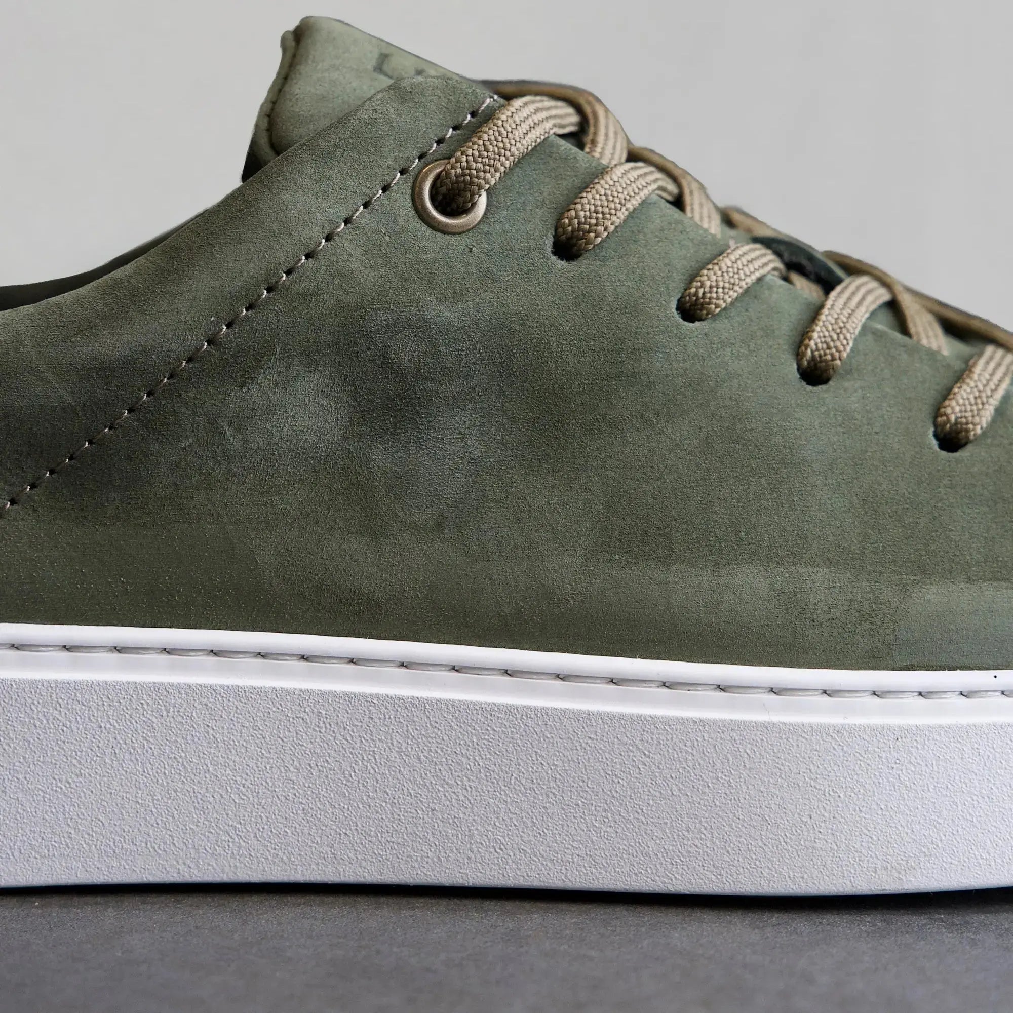 Essential Sneaker Green - FADE