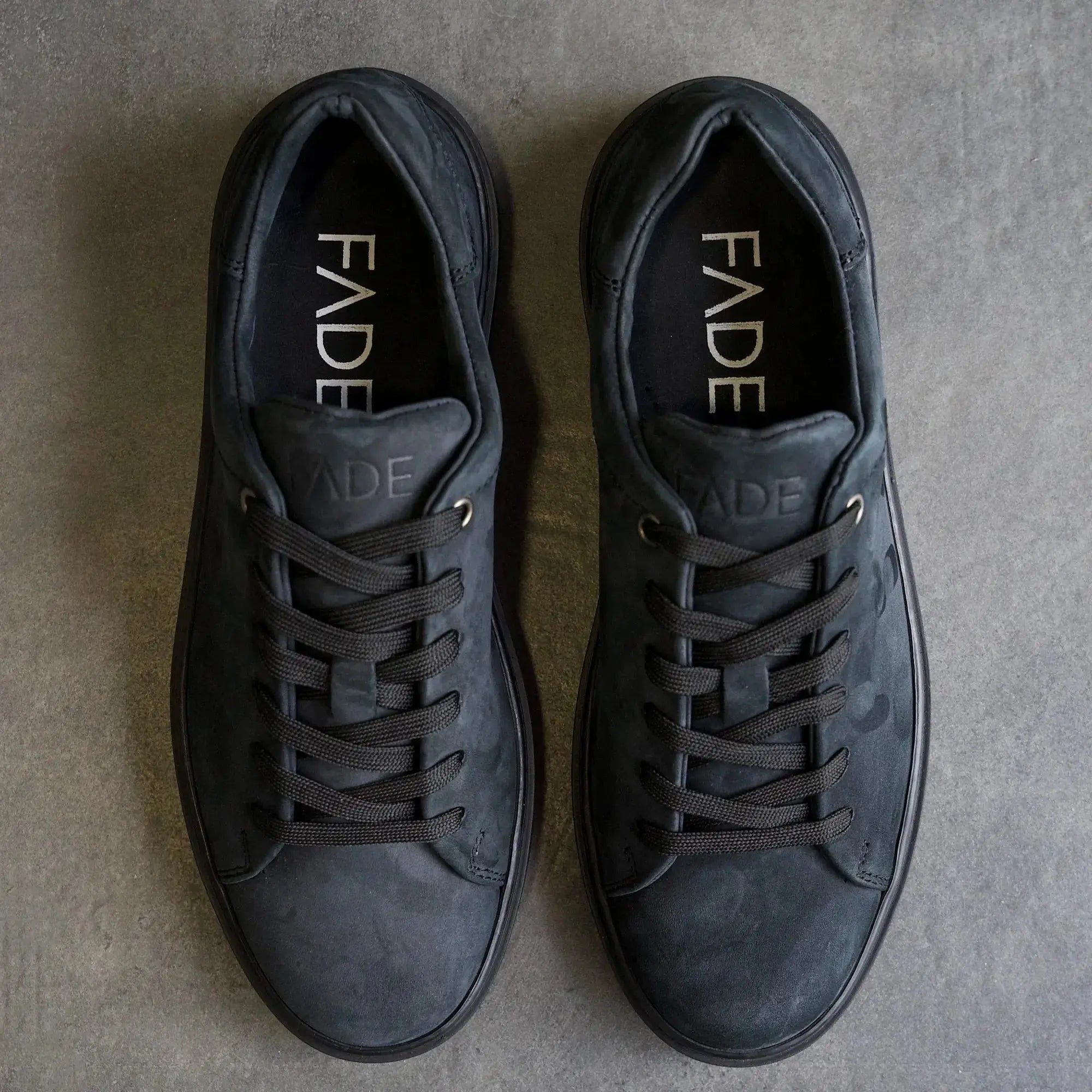 Essential Sneaker Nubuck Black - FADE