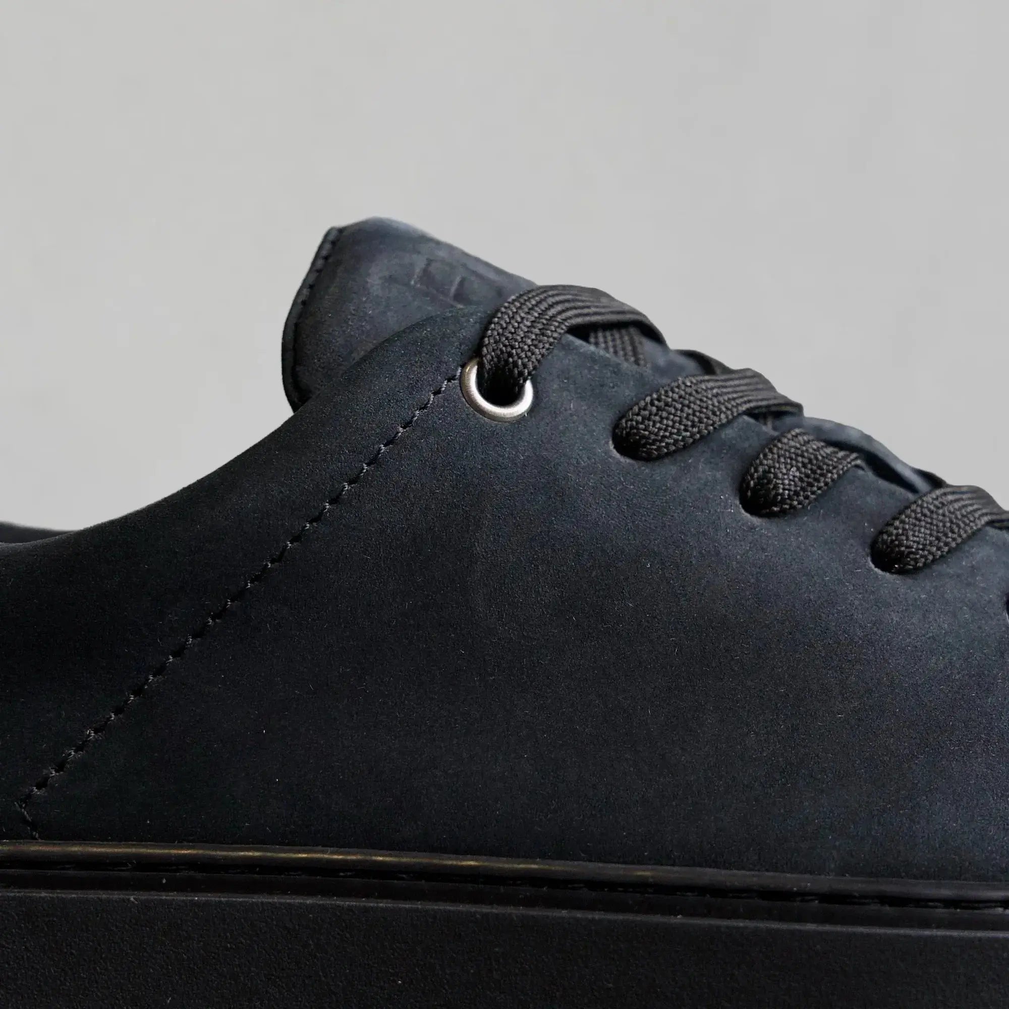 Essential Sneaker Nubuck Black - FADE
