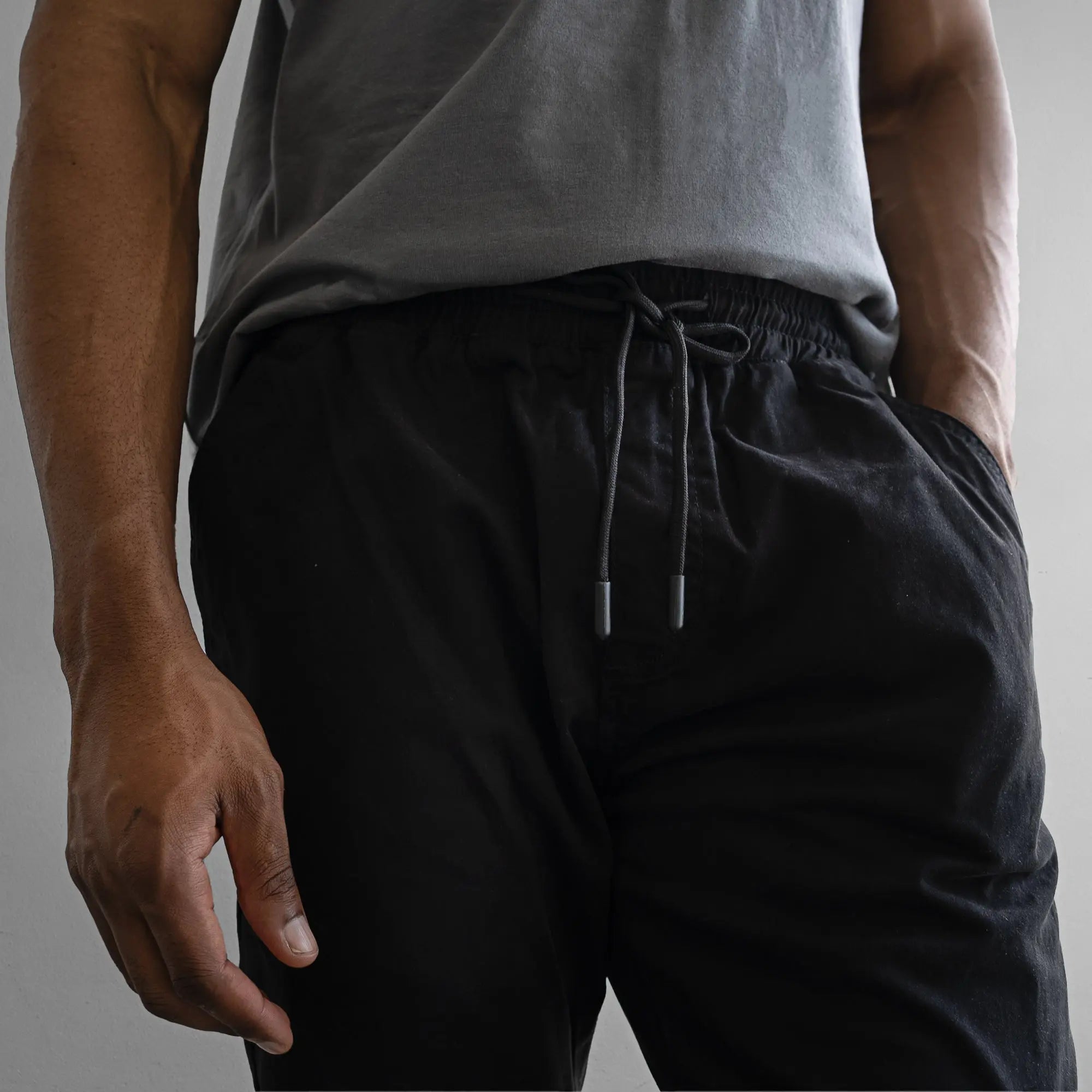 Essential Cuffed Jogger Black - FADE