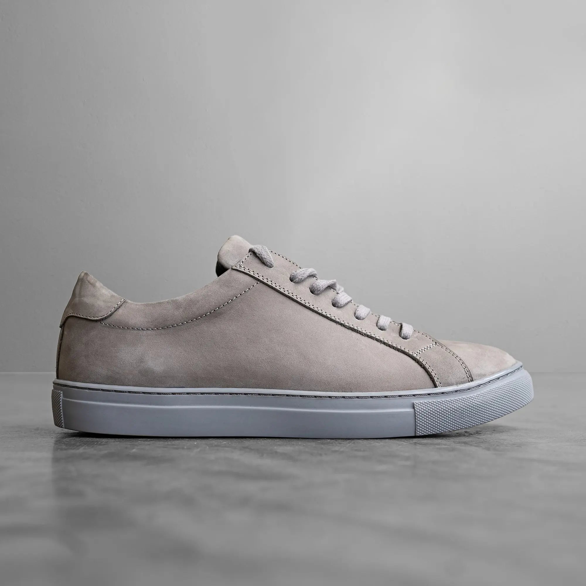 Essential Sneaker Grey - FADE