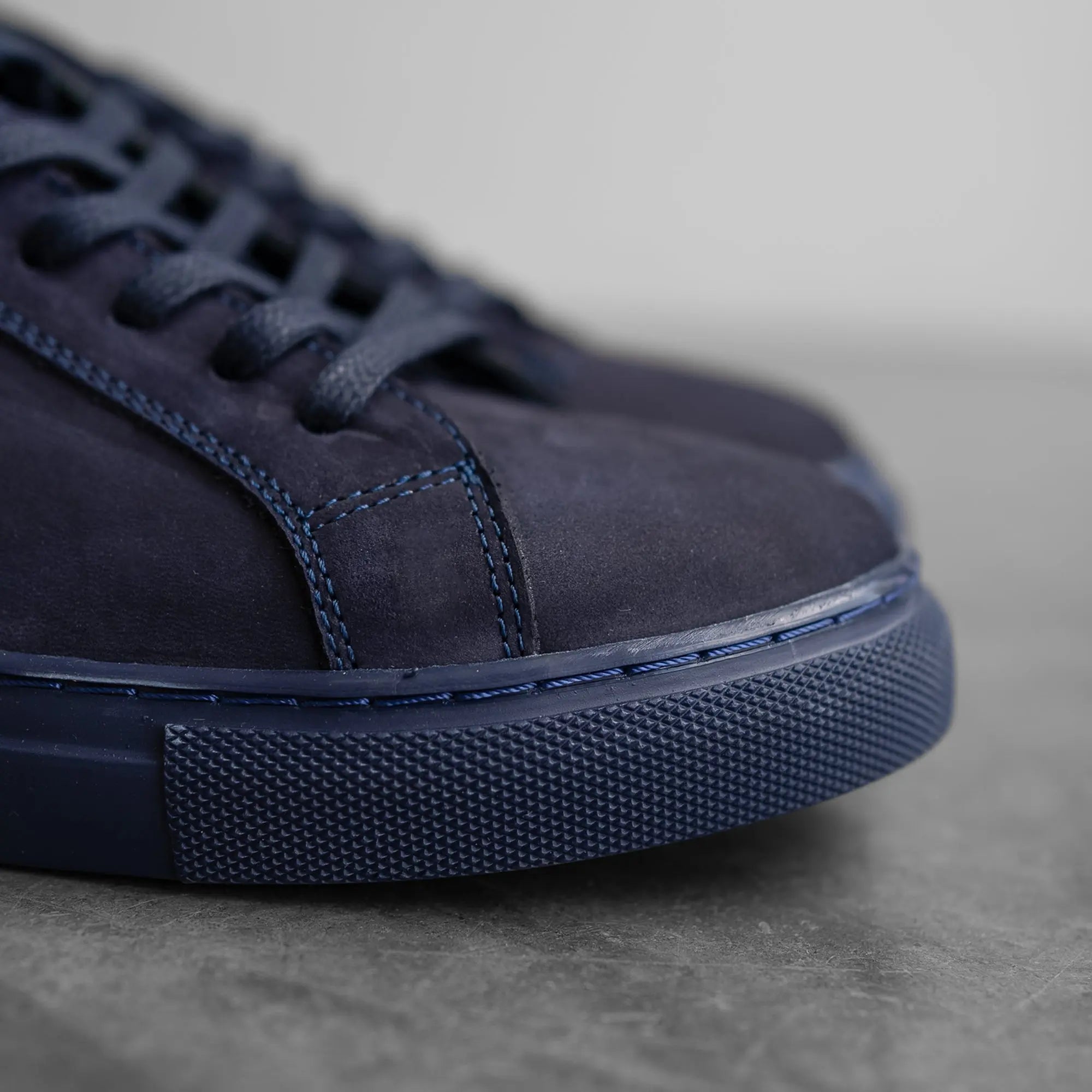 Essential Sneaker Navy - FADE