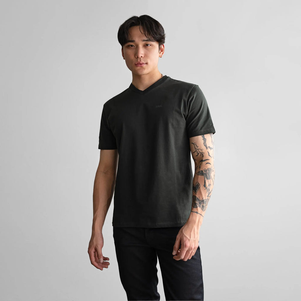 Essential T-Shirt V-Neck Green - FADE