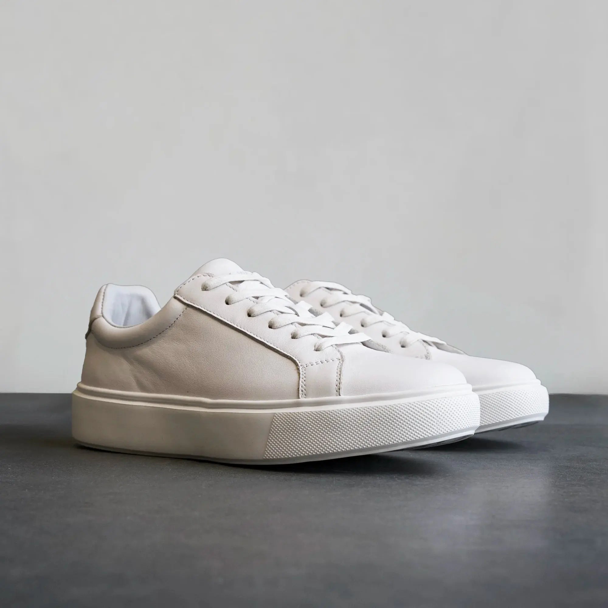 FF14 Iconic Sneaker Nappa Leather  White - FADE