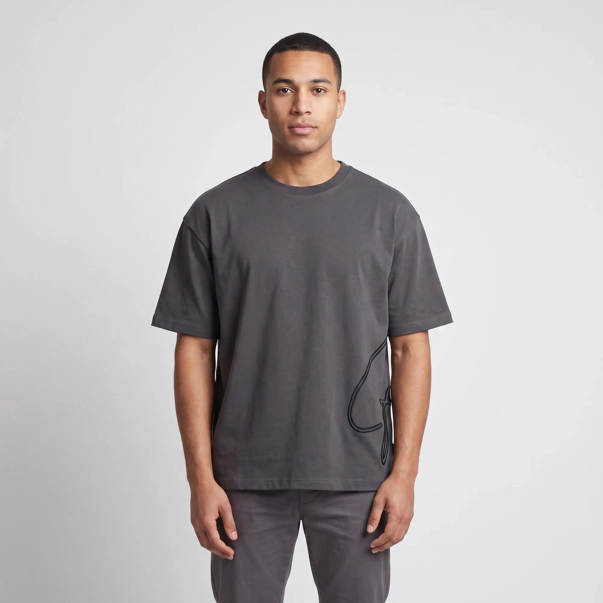 FT070 Signature Side Print Relaxed Fit T-Shirt in grey. This comfortable t-shirt features a distinctive black cord-like