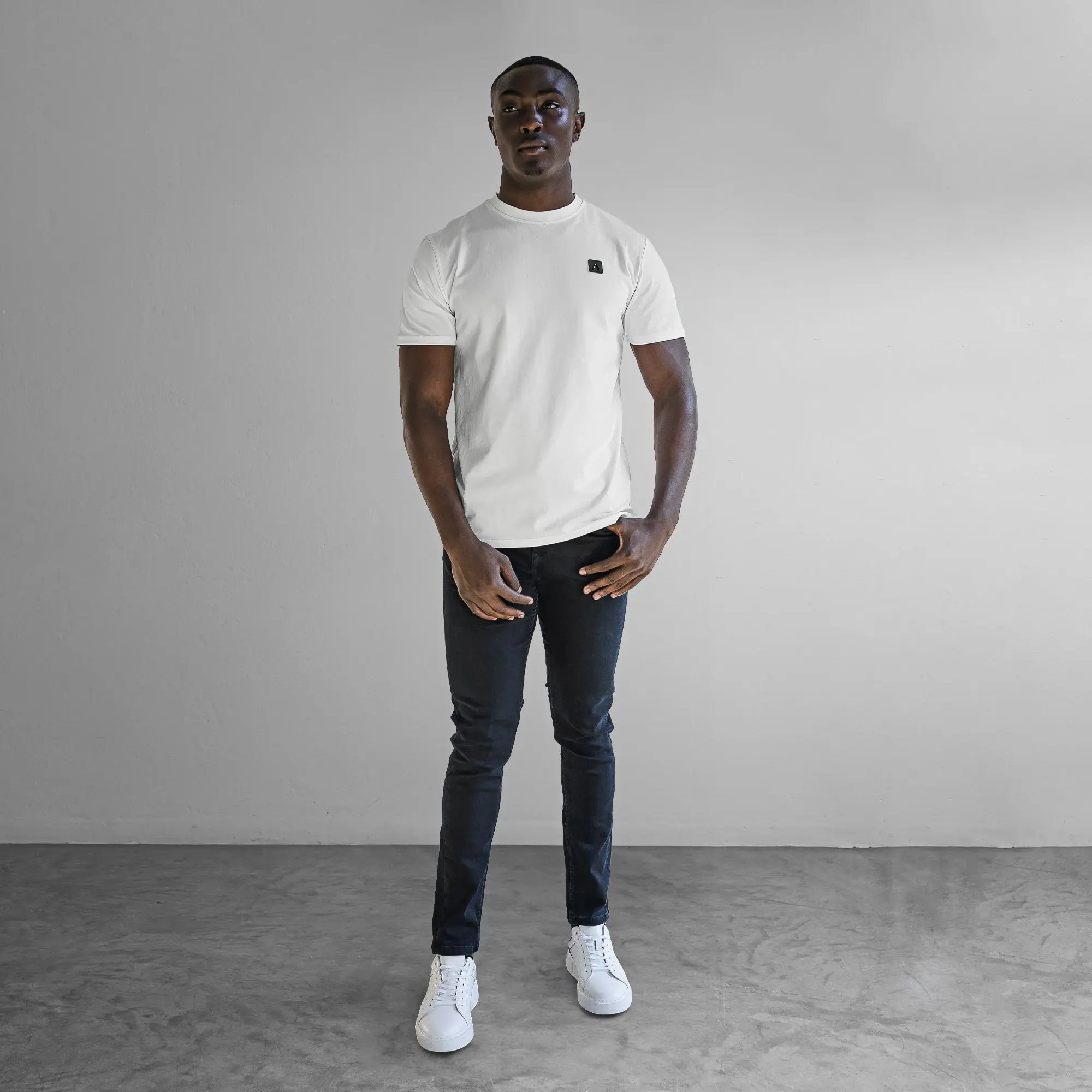 Fade Iconic Badge T-shirt White - FADE