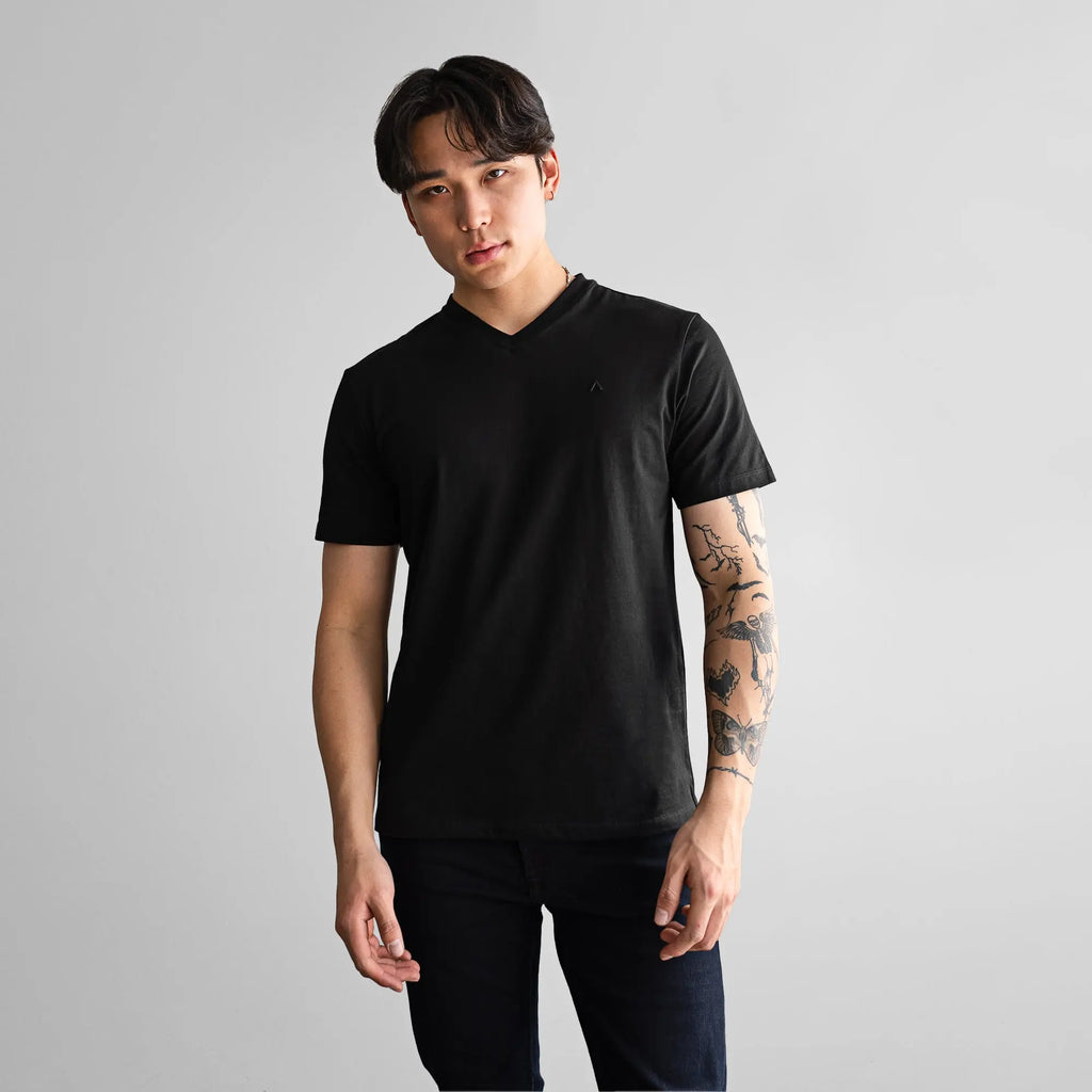 Icon T-Shirt V-Neck Black - FADE