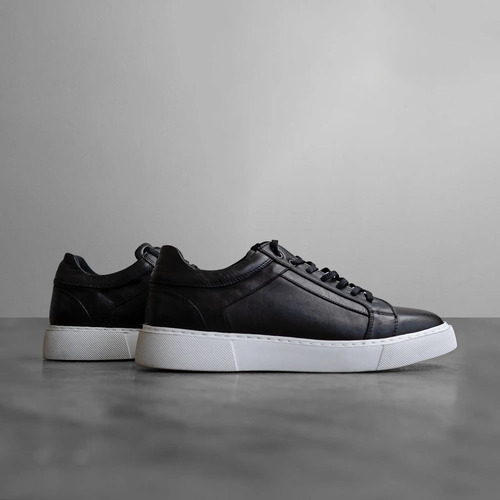Iconic Sneaker Black/White - FADE