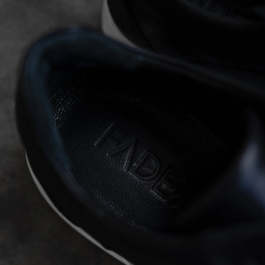 Iconic Sneaker Black/White - FADE