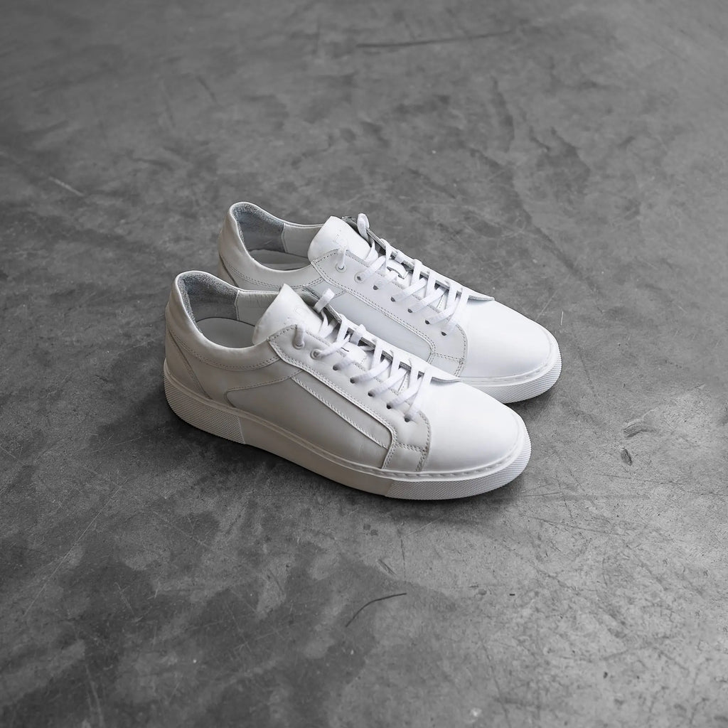 Iconic Sneaker White - FADE