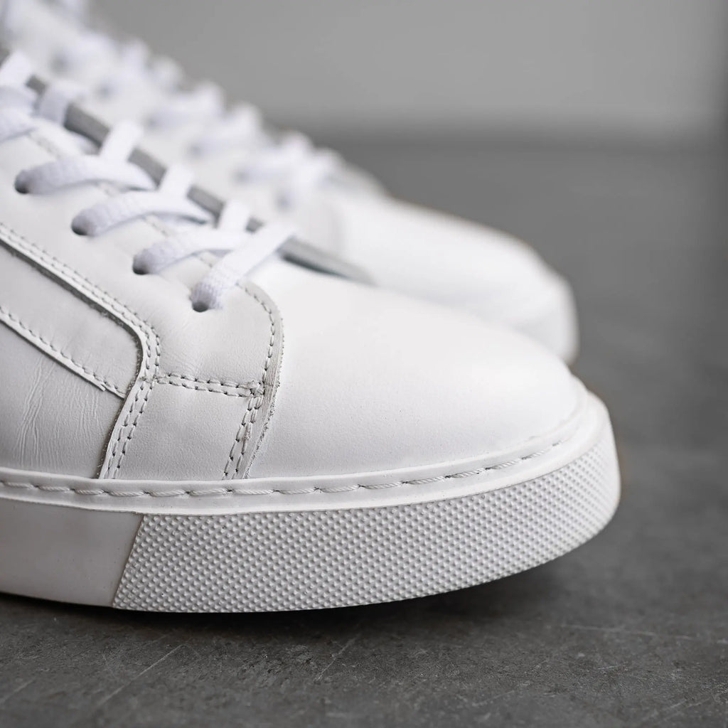 Iconic Sneaker White - FADE