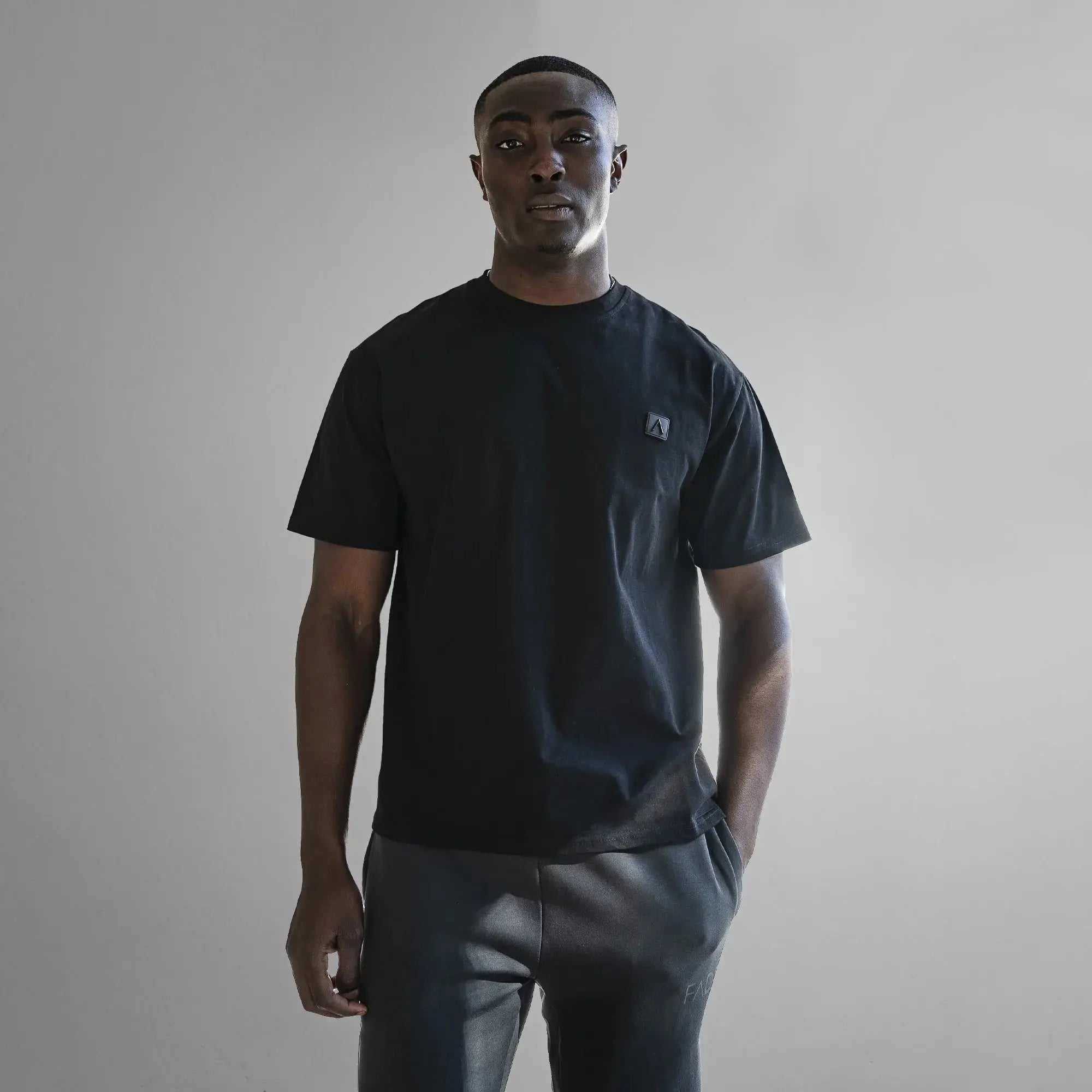 トップス ELECTRIC LOGO FADE T-SHIRT (FADE BLACK) fade-iconic-boxy-fit-t-shirt-