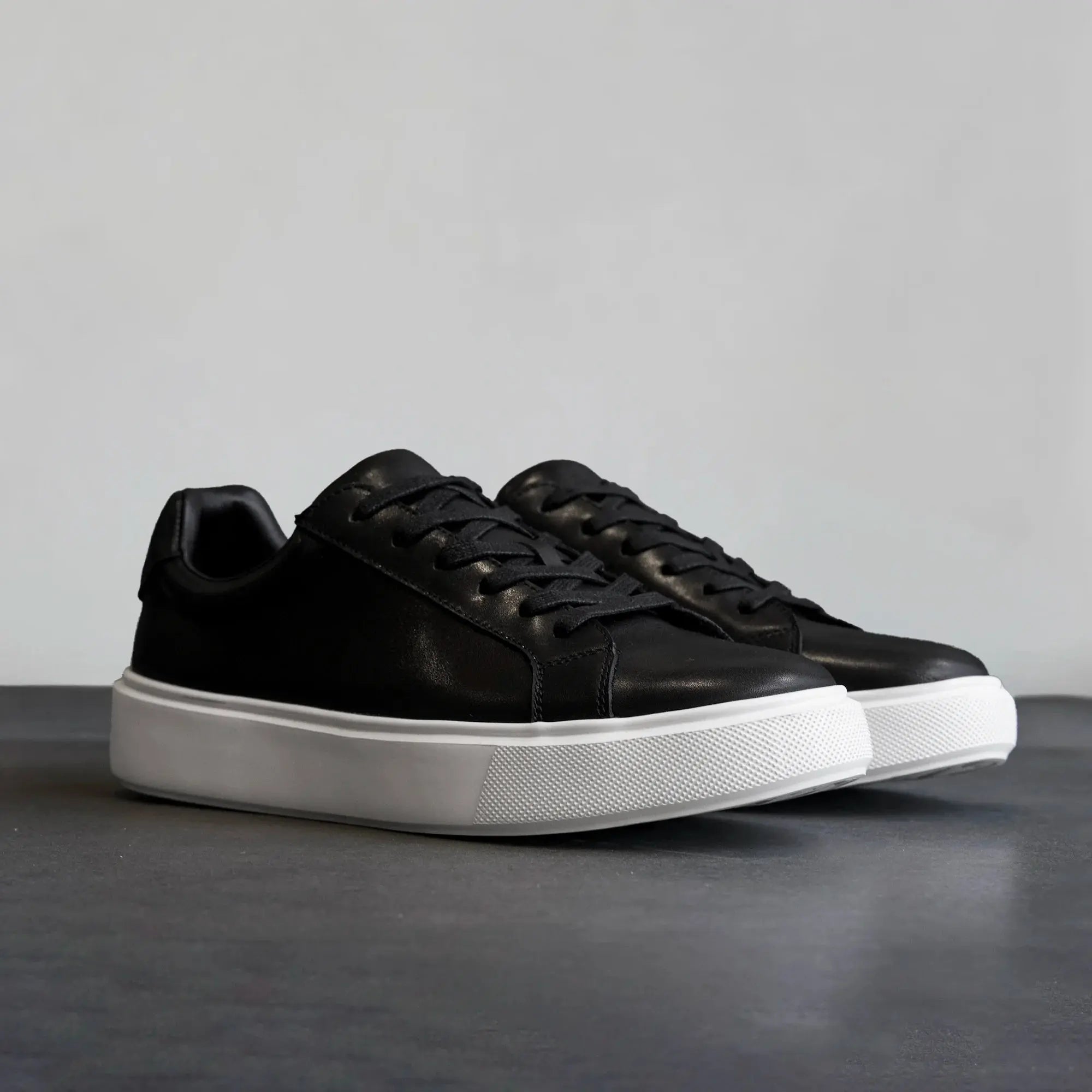 FF13 Iconic Sneaker Nappa Leather Black White - FADE